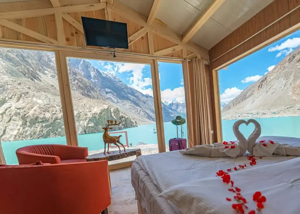 Honeymoon bed decoration couple holiday vacations Luxus-Hunza-Resort-Honeymoon-Suite-1